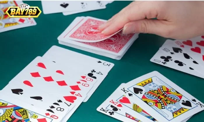 Tá Lả hay còn được biết đến với tên gọi khác là Phỏm